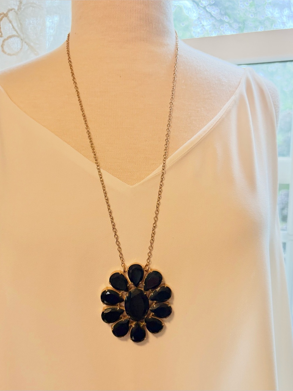 Kate Spade Black Gold Tone Flower Crystal Pendant Long Statement Necklace (EUC)